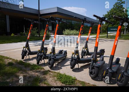 Geparkte Spin Elektroroller auf dem Campus der Michigan State University, East Lansing Michigan USA Stockfoto