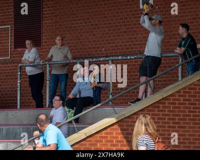 Glasgow, Schottland, Großbritannien. 18. Mai 2024: Das Finale des GCFA Cup 2024 zwischen Newlands AFC und Clydebank SMFC im Petershill Park, Glasgow. Stockfoto