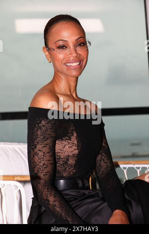 20. Mai 2024, Cannes, Cote D'azur, Frankreich: ZOE SALDANA posiert während des Fotoaufrufs vor ihrem Kering Women in Motion Talk während des 77. Jährlichen Filmfestivals von Cannes im Palais des Festivals in Cannes (Foto: © Mickael Chavet/ZUMA Press Wire) NUR REDAKTIONELLE VERWENDUNG! Nicht für kommerzielle ZWECKE! Stockfoto