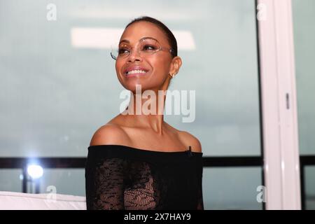 20. Mai 2024, Cannes, Cote D'azur, Frankreich: ZOE SALDANA posiert während des Fotoaufrufs vor ihrem Kering Women in Motion Talk während des 77. Jährlichen Filmfestivals von Cannes im Palais des Festivals in Cannes (Foto: © Mickael Chavet/ZUMA Press Wire) NUR REDAKTIONELLE VERWENDUNG! Nicht für kommerzielle ZWECKE! Stockfoto