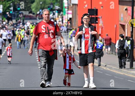 Sheffield, Großbritannien. Mai 2024. Die Fans von Sheffield United treffen am 19. Mai 2024 in Sheffield (Foto: Cody Froggatt/News Images) in Sheffield, United Kingdom am 19. Mai 2024 in Sheffield, United Kingdom, vor dem Spiel ein. (Foto: Cody Froggatt/News Images/SIPA USA) Credit: SIPA USA/Alamy Live News Stockfoto