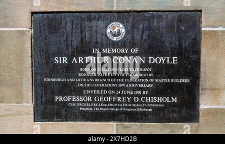 Arthur Conan Doyle Gedenktafel mit Informationen am Picardy Place wurde vor einigen Jahren in Edinburgh, Schottland, Großbritannien, renoviert Stockfoto