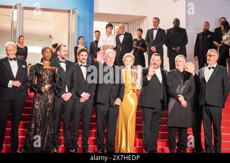 Cannes, Frankreich. Mai 2024. Denis Menochet, Rolando Ravello, Cate Blanchett, Evan Johnson und Guy Maddin nehmen an den „Gerüchten“ Roten Teppich beim 77. Filmfestival in Cannes im Palais des Festivals Teil. (Foto: Loredana Sangiuliano/SOPA Images/SIPA USA) Credit: SIPA USA/Alamy Live News Stockfoto