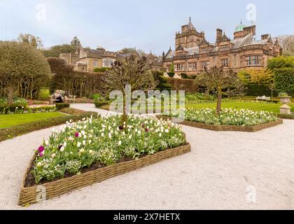 Formale Gärten von Holker Hall, Cark-in-Cartmel, im Süden von Cumbria, nahe am Rand des Lake District National Park, England, Großbritannien. Stockfoto