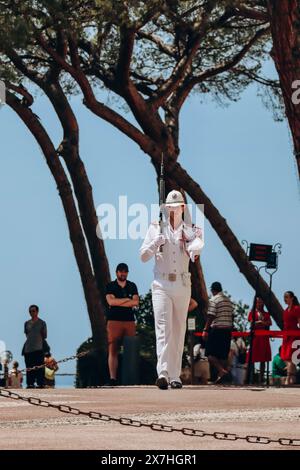 Monaco, Monaco - 25. Juni 2023: Wache im Fürstenpalast in Monaco Stockfoto