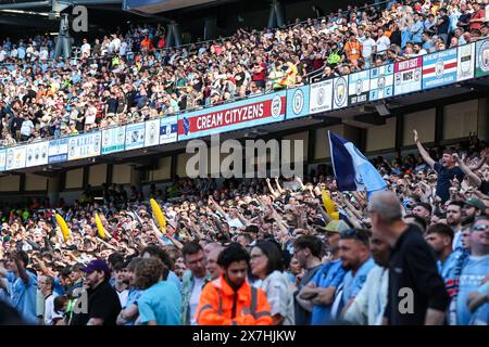 Manchester, Großbritannien. Mai 2024. Die man City Fans feuern ihr Team beim Premier League-Spiel Manchester City gegen West Ham United im Etihad Stadium, Manchester, Großbritannien, am 19. Mai 2024 an (Foto: Mark Cosgrove/News Images) in Manchester, Großbritannien, am 19. Mai 2024. (Foto: Mark Cosgrove/News Images/SIPA USA) Credit: SIPA USA/Alamy Live News Stockfoto