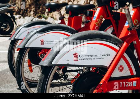 Monaco, Monaco - 25. Juni 2023: Nahaufnahme von Leihfahrrädern im Fürstentum Monaco Stockfoto