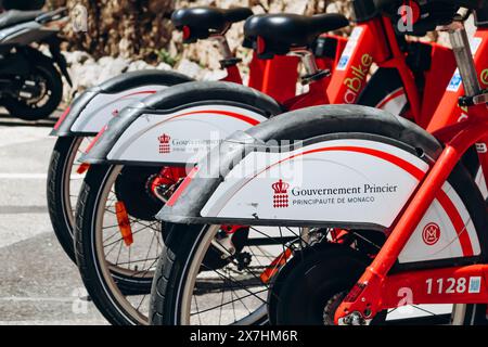 Monaco, Monaco - 25. Juni 2023: Nahaufnahme von Leihfahrrädern im Fürstentum Monaco Stockfoto