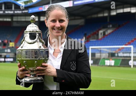 Tilburg, Niederlande. Mai 2024. TILBURG - Ajax-Trainerin Suzanne Bakker beim KNVB Cup-Finale für Frauen zwischen Ajax und Fortuna Sittard im Stadion Koning Willem II am 20. Mai 2024 in Tilburg, Niederlande. ANP GERRIT VAN COLOGNE Credit: ANP/Alamy Live News Stockfoto