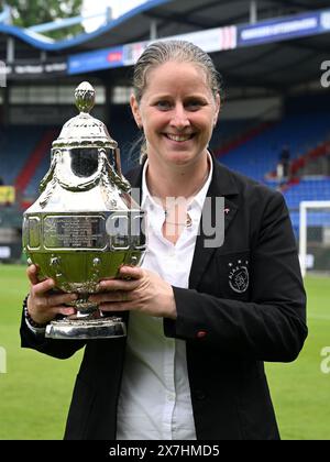 Tilburg, Niederlande. Mai 2024. TILBURG - Ajax-Trainerin Suzanne Bakker beim KNVB Cup-Finale für Frauen zwischen Ajax und Fortuna Sittard im Stadion Koning Willem II am 20. Mai 2024 in Tilburg, Niederlande. ANP GERRIT VAN COLOGNE Credit: ANP/Alamy Live News Stockfoto