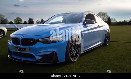 Blue BMW M4 Zulassung OS11CKO bei Banbury Car & Bike Meet Stockfoto