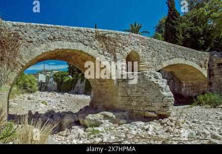 Die römische Brücke Pont Roma in Pollenca auf Mallorca. Stockfoto