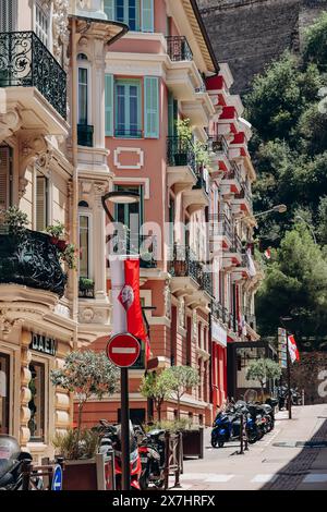 Monaco, Monaco - 25. Juni 2023: Schöne Fassaden des Fürstentums Monaco Stockfoto