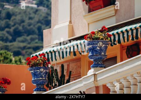 Monaco, Monaco - 25. Juni 2023: Schöne Fassaden des Fürstentums Monaco Stockfoto