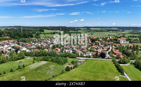 Tutzing, Bayern, Deutschland 20. Mai 2024: Ein Frühsommertag in Tutzing Landkreis Starnberg. Hier der Blick per Drohne auf den Ortsteil Traubing *** Tutzing, Bayern, Deutschland 20. Mai 2024 ein Frühsommertag in Tutzing, Landkreis Starnberg hier ist ein Drohnenblick auf den Landkreis Traubing Stockfoto