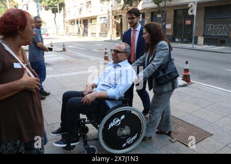 20. Mai 2024, Rio de Janeiro, Rio de Janeiro, Brasilien: Rio de Janeiro (RJ), 05/20/2024 - SERGIO CABRAL/JUSTICA/RJ - ehemaliger Gouverneur von Rio de Janeiro Sergio Cabral, kommt am Montag, den 20. Mai 2024, im Rollstuhl im Gebäude des Bundesgerichtshofs an. (Foto: JosÃƒ © Lucena/Thenews2/Zumapress) (Foto: © Jose Lucena/TheNEWS2 via ZUMA Press Wire) NUR REDAKTIONELLE VERWENDUNG! Nicht für kommerzielle ZWECKE! Stockfoto