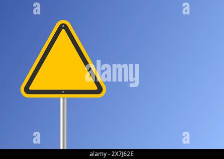 Leeres gelbes Straßenschild isoliert am blauen Himmel. Vektorabbildung Stock Vektor