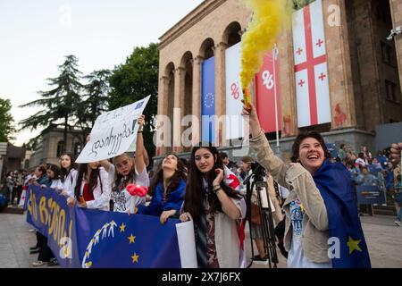 Tiflis, Georgien. Mai 2024, Tiflis, Georgien. Ein Student hält ein gelbes Fleck bei einem Protest vor dem georgischen Parlament. Credit: Jay Kogler/Alamy Live News Credit: Jay Kogler/Alamy Live News Stockfoto