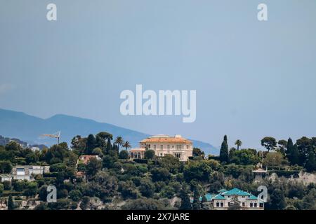 Blick aus der Ferne auf die berühmte Villa Ephrussi de Rothschild auf der Halbinsel Saint Jean Cap Ferrat Stockfoto