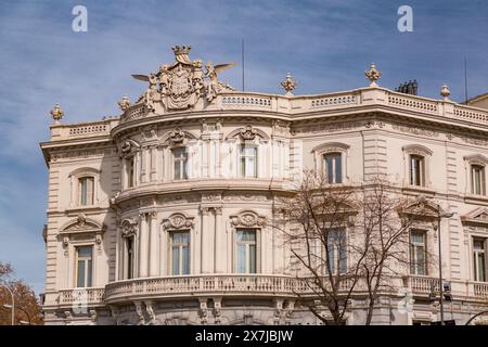 Madrid, Spanien - 16. FEBRUAR 2022: Casa de America ist ein öffentliches Konsortium und Kulturzentrum, das in den 1990er Jahren gegründet wurde, Palacio de Linares, Madrid, Spanien. Stockfoto