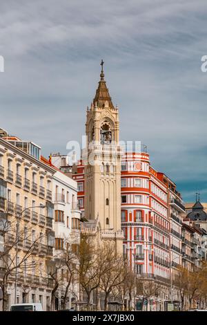 Madrid, Spanien - 17. FEBRUAR 2022: San Manuel y San Benito ist eine katholische Kirche in Madrid. Entworfen von Fernando ARBOS y Tremanti Anfang der 20 Jahre Stockfoto