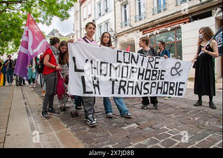 Aude, Frankreich. Mai 2024. Am Tag nach dem Internationalen Tag gegen Transphobie und Homophobie riefen Organisationen zum Mobilisieren in Troyes auf, vom Place Jean-Jaurès in Aube, Frankreich, am 18. Mai 2024. Foto: Helder Januario/ABACAPRESS. COM Credit: Abaca Press/Alamy Live News Stockfoto