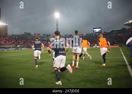 Bologna, Italien. Mai 2024. Die Spieler von Bologna wärmen sich vor dem Spiel während des Fußballspiels der Serie A zwischen Bologna f.c. und Juventus f.c. im Dall'Ara Stadium in Bologna, Norditalien, auf – Montag, 20. Mai 2024. Sport - Fußball - (Foto Michele Nucci Credit: LaPresse/Alamy Live News Stockfoto