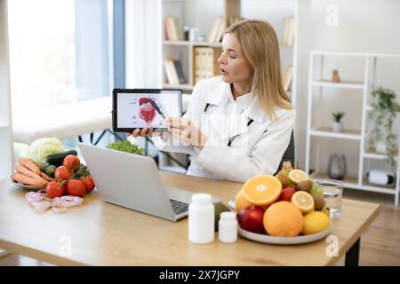 Ernährungswissenschaftler spricht über die Behandlung des Gastrointestinaltraktes Stockfoto