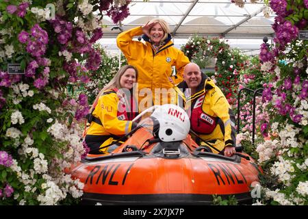 Chelsea, London, Großbritannien. Mai 2024. Blue Peter und Jigsaw TV Moderatorin Janet Ellis MBE nehmen am RHS Chelsea Flower Show Press Day Teil. Janet ist die Mutter der Sängerin Sophie Ellis-Bextor. Quelle: Maureen McLean/Alamy Live News Stockfoto