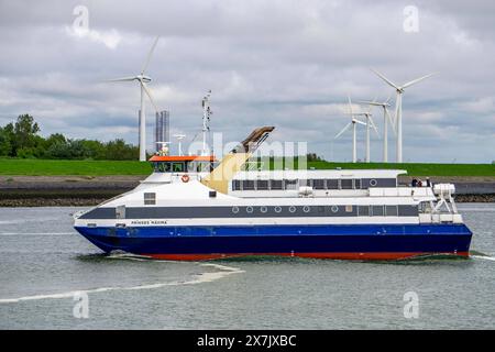 Windpark, Westernschelde Ferry, Prinzess Maxima, im Hafen von Vlissingen, Zeeland, Niederlande Fährschiff *** Windpark, Westernschelde Ferry, Princess Maxima, im Hafen von Vlissingen, Zeeland, Niederlande Fährschiff Stockfoto