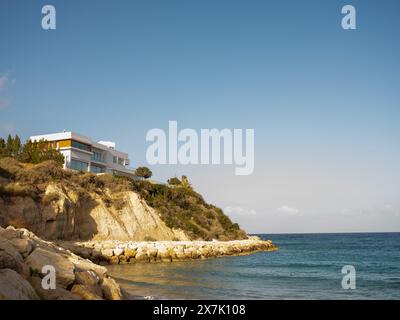 Mai 2024 - große Villa mit Blick auf das Meer in der Nähe von Pegeia, Pathos auf Zypern Stockfoto