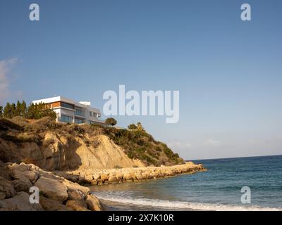 Mai 2024 - große Villa mit Blick auf das Meer in der Nähe von Pathos auf Zypern Stockfoto