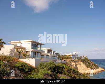 Mai 2024 - große Villa mit Blick auf das Meer in der Nähe von Pegeia, Pathos auf Zypern Stockfoto