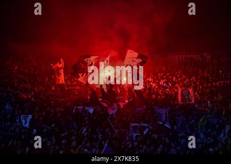 Bologna, Italien. Mai 2024. Bologna FC Fans feiern während des Spiels Bologna FC gegen Juventus FC, italienische Fußball Serie A in Bologna, Italien, 20. Mai 2024 Credit: Independent Photo Agency/Alamy Live News Stockfoto