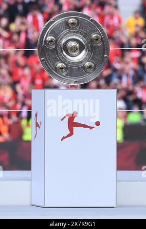 Leverkusen, Deutschland. Mai 2024. Fußball 1. Bundesliga 34. Spieltag Bayer 04 Leverkusen - FC Augsburg am 18.05.2024 in der BayArena in Leverkusen die Meisterschale steht auf einer Stele DFL-Vorschriften verbieten jede Verwendung von Fotografien als Bildsequenzen und/oder Quasi-Video. Foto: Revierfoto Credit: ddp Media GmbH/Alamy Live News Stockfoto