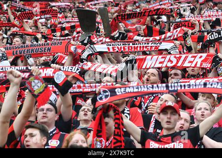 Leverkusen, Deutschland. Mai 2024. Fußball 1. Bundesliga 34. Spieltag Bayer 04 Leverkusen - FC Augsburg am 18.05.2024 in der BayArena in Leverkusen Fanblock/Fans Bayer 04 Leverkusen DFL-Vorschriften verbieten die Verwendung von Fotografien als Bildsequenzen und/oder Quasi-Video. Foto: Revierfoto Credit: ddp Media GmbH/Alamy Live News Stockfoto