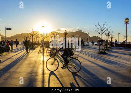 La Concha Promenade auf Höhe des Platzes Don Quijote y Sancho Panza. San Sebastian, Baskenland. Spanien. Stockfoto