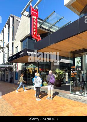 Eingangsschild für den Riverside Food Market, Cashel Street, Christchurch Central City, Christchurch (Ōtautahi), Canterbury, Neuseeland Stockfoto