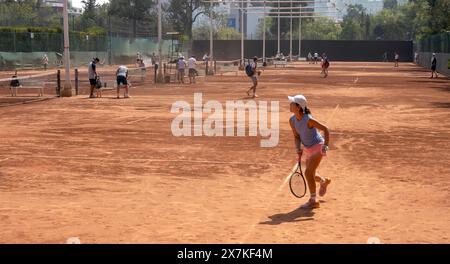 Tennisspieler auf Tonplätzen Stockfoto