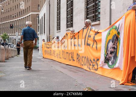 Rom, Italien. Mai 2024. Sit-in in Rom vor der US-Botschaft, um die Freilassung von Leonard Peltier zu fordern (Foto: Matteo Nardone/Pacific Press) Credit: Pacific Press Media Production Corp./Alamy Live News Stockfoto