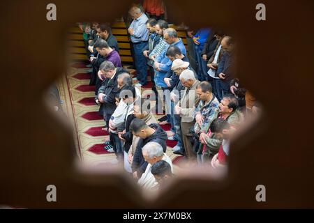 Muslime in Berlin versammelten sich am 1. Mai 2015 zum Gebet in der dar Assalam Moschee, Neukoelln Meeting Centre, NBS, Berlin, Berlin, Deutschland Stockfoto