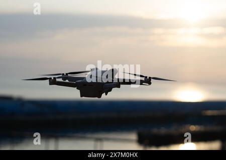 Sonnenaufgang, Nahaufnahme Fliegende Drohne Bokeh mit Taiwan Sky und Ocean Beauty Stockfoto