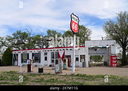 Old Phillips 66 Tankstelle, Midway Point an der Route 66, Adrian, Texas Stockfoto