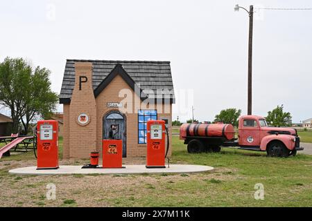 Antike Phillips 66 Tankstelle an der Route 66, McLean, Texas Stockfoto