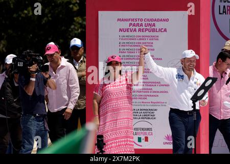 Mexiko-Stadt, Mexiko. Mai 2024. Der Kandidat für die Präsidentschaft Mexikos, Xochitl Galvez von der Koalition "Fuerza y ??Corazon por Mexico", führt eine Wahlkampfkundgebung mit dem Namen "Pink Tide" auf dem Hauptplatz von Mexico City Zocalo durch. Am 19. Mai 2024 in Mexiko-Stadt, Mexiko (Foto: Luis Barron/Eyepix Group/SIPA USA) Credit: SIPA USA/Alamy Live News Stockfoto