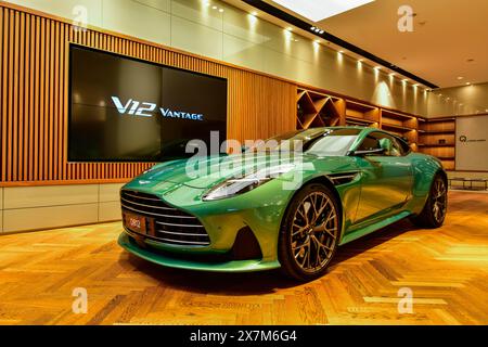 BANGKOK, THAILAND, 15. Mai 2024 : Aston Martin DB12 Sportwagen aus England, der mit der Definition von „der erste Super Tourer der Welt“ oder einem c Stockfoto