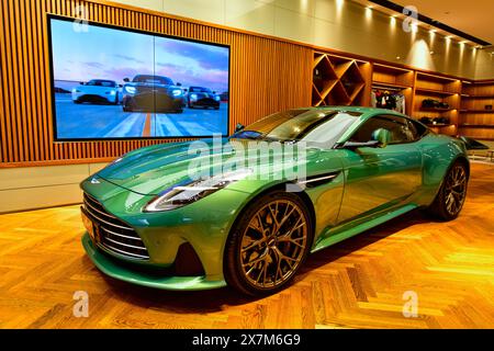 BANGKOK, THAILAND, 15. Mai 2024 : Aston Martin DB12 Sportwagen aus England, der mit der Definition von „der erste Super Tourer der Welt“ oder einem c Stockfoto