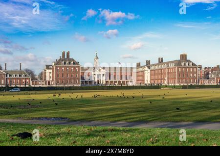 Royal Hospital Chelsea, London das Royal Hospital Chelsea, das, offenbar übersetzt wie „für die Unterstützung und Erleichterung von Veteranen gebrochen durch Alter und Wa Stockfoto