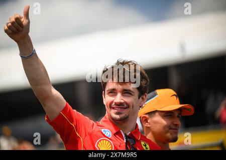 Imola, Italien. Mai 2024. Charles Leclerc, der Fahrer von Scuderia Ferrari aus der Monegasse, wird während der Fahrerparade vor dem Start des Formel-1-MSC-Cruises Gran Premio del Made in Italy und Dell' Emilia-Romagna-Rennen gesehen. Quelle: SOPA Images Limited/Alamy Live News Stockfoto