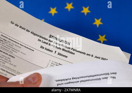 Stimmzettel zur Wahl der Abgeordneten zum 10. Europäisches Parlament - 9. Juni 2024 im Land Nordrhein-Westfalen für 34 Parteien. Symbolfoto Themenfoto *** Stimmzettel zur Wahl der Europaabgeordneten am 9. Juni 2024 im Land Nordrhein-Westfalen für 34 Parteien Symbolfoto Themenfoto Foto:XR.xSchmiegeltx/xFuturexImagex Briefwahl 4513 Stockfoto